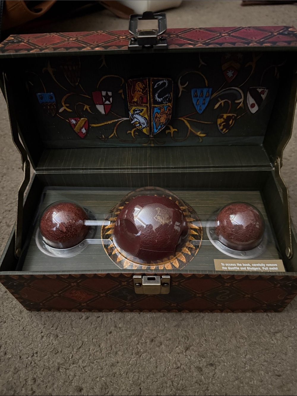 Harry Potter Collectible Quidditch
Set (Includes Removeable Golden
Snitch!)